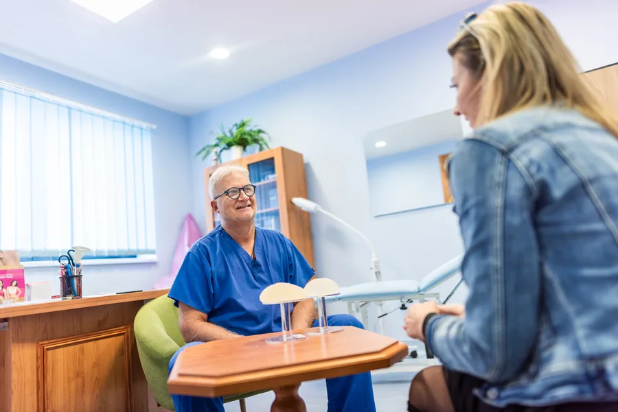 Redukcia prsníkov – MediKlinik